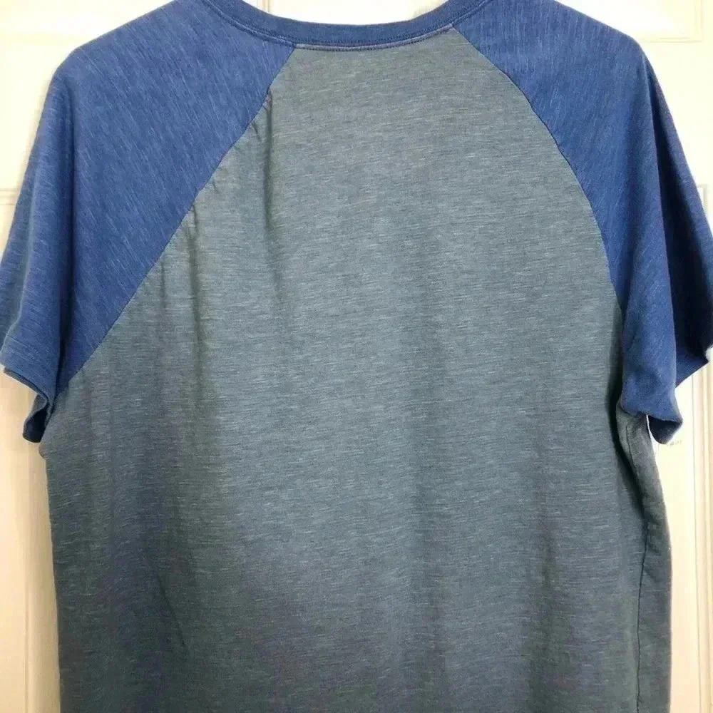 Levi’s  T-Shirt Grey/Blue Front Pocket Size Medium - Picture 14 of 16